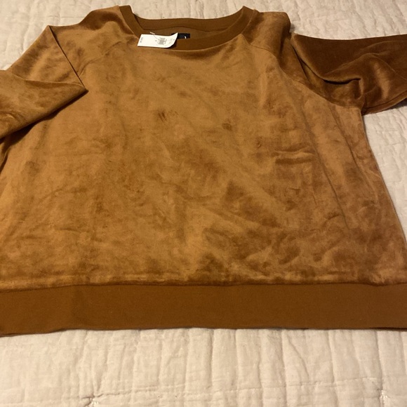 Womens velour sweatshirt. - Picture 2 of 7